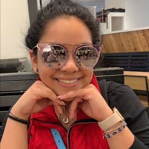 Meet your Posher, Sonny ☀️💁🏽‍♀️